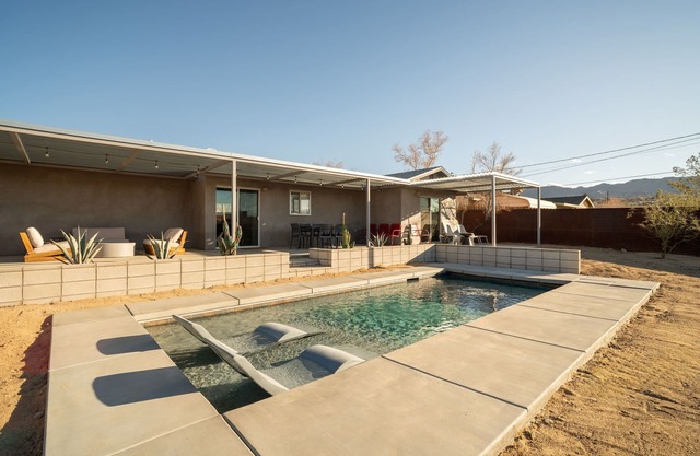 Hidden Valley Cottage by Homestead Modern w/Pool