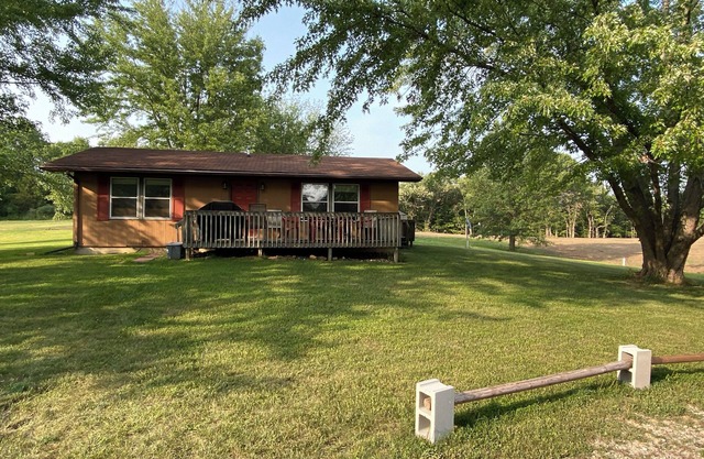 HIDE AWAY RETREAT - RATHBUN LAKE IS 300+/- YARDS AWAY. FISH, HUNT, RELAX.