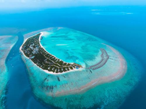 Hideaway Beach Resort & Spa, FREE SHARED CHARTER FLIGHT for two on stays of 7 or more nights from September 2025 until 23rd December 2026