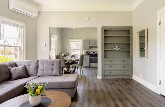 High Ceiling 1BR Apt, Central of Pasadena, Walk to Metro