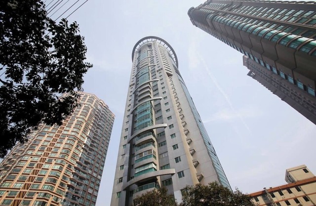 High-end 2B/2B apartment in the central French concession / Jing'an district