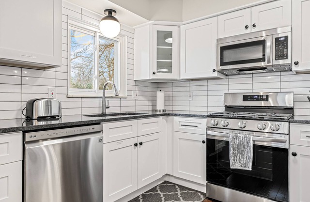 High End Ranch - 3 Bed 2 Bath - Taylor