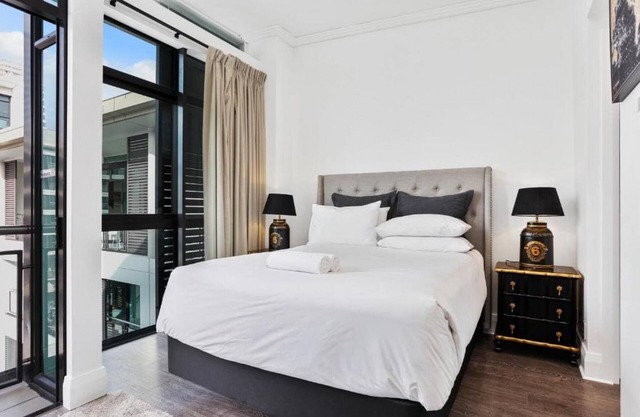 High-end Viaduct studio apartment!