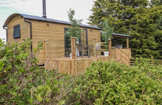 HIGH RIGG SHEPHERD'S SUNRISE, pet friendly in Brampton, Cumbria