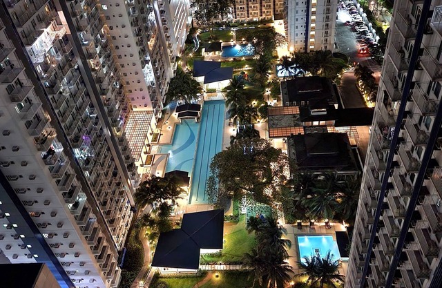 High-Tech Studio at Grass Residences -2 persons only, Quezon City