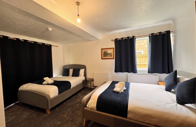 High Trees Gatwick Guest House