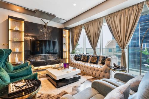 Highend 2BR Palm Sea View with Pool and Nightlife Marina