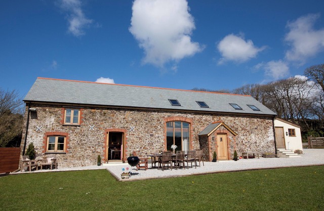 HIGHER FORDA, pet friendly, with hot tub in Bradworthy