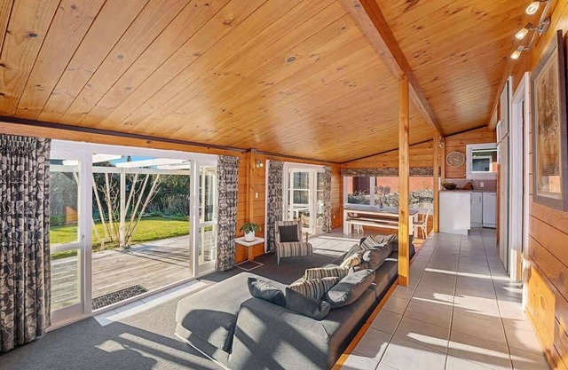 Highfield Ride | Next to the Forest with Spa Pool