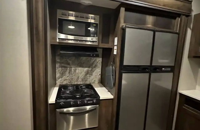 Highway Haven - Sleeps 9