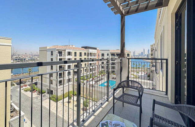 HiGuests - La Rive Classy 2BR & Balcony