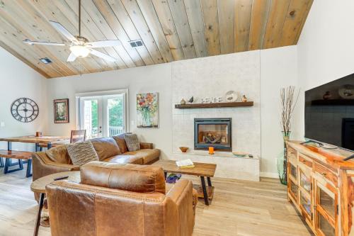 Hike, Fish and Kayak Murphy Gem with Deck and Fire Pit