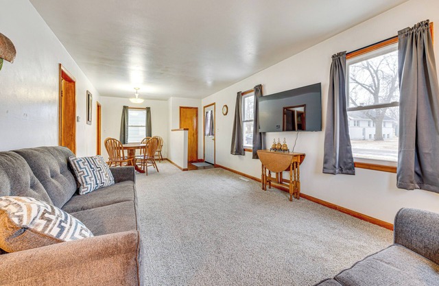 Hike, Fish & Boat: Lake Mills Home w/Yard