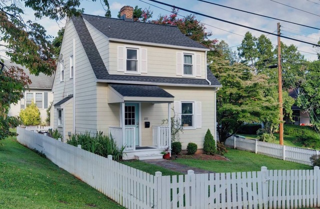 Hill Street House walk to UVA Stadium/Fry's Spring
