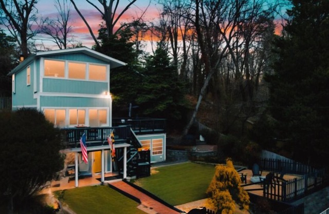 Hillbottom Hideaway Beachhouse - Severna Park pet friendly! With hot tub!