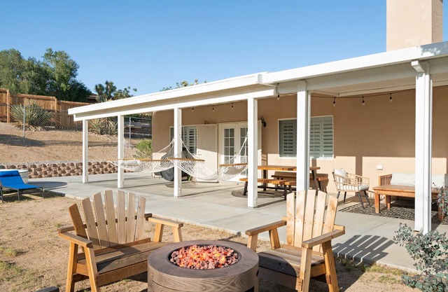 🌵 ⛰️ Hillside Desert House - Hot Tub, Fire Pit and BBQ! ⛰️ 🌵