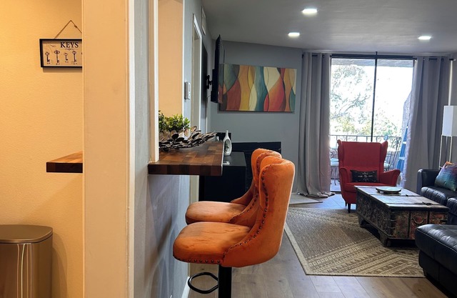 Hillside + View+ First Level + Pool + Remodeled!nClose to USC Keck & Attractions