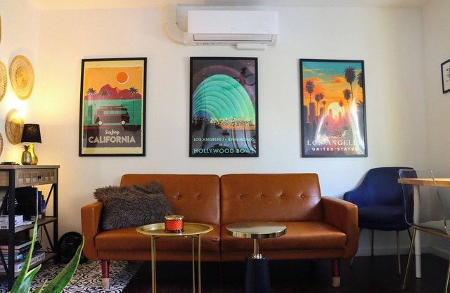 Hilltop Haven LA: Mountain Views & Luxury King Bed near Excellent Food!