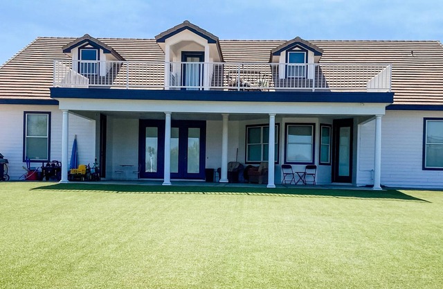Hilltop Haven- Spacious family home with views
