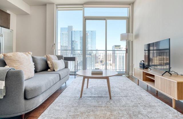 Hip Downtown Austin 1BR w/Gym, Pool & W/D, nr Rainey St, by Blueground