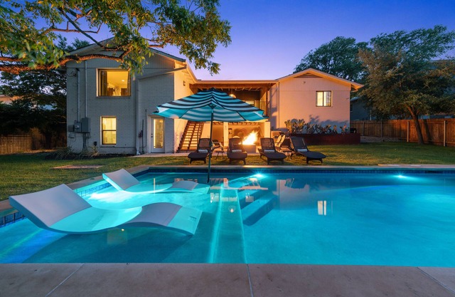 ✫Hip Haven - HUGE POOL 1 Mi from SoCo & Downtown✫