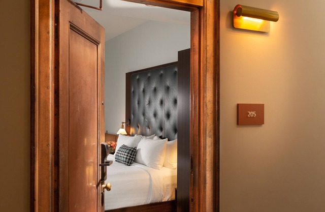 Historic Boutique Hotel in Heart of Downtown Roanoke -Restaurants, Shops & More!