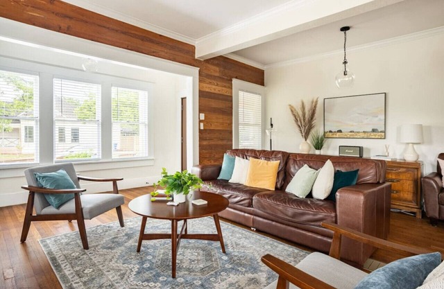 Historic Craftsman | Hot Tub | 4BD&3BA | 1mi to DT