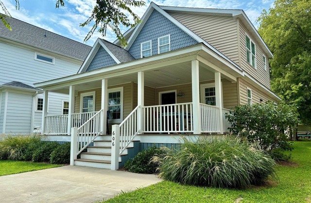 HISTORIC DISTRICT: 1st Floor Primary, Great Location and Views!