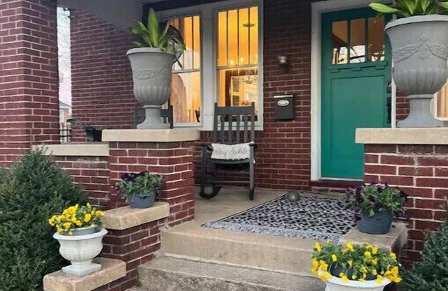 Historic Downtown 1910 Brick 2-Story Home. Dog Friendly. Walk to Everything