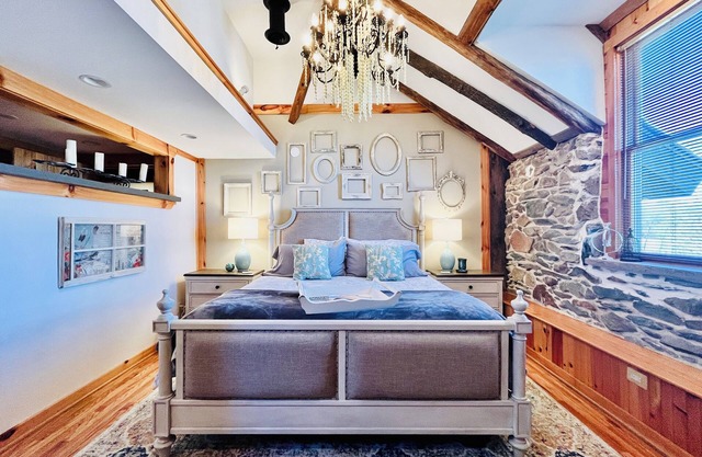 Historic Hideaway with King Bed & Spa-Inspired Bath