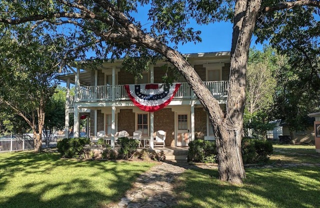 Historic Home- Amazing Porches- Great Location- Perfect Midterm Stay- 30+ Days