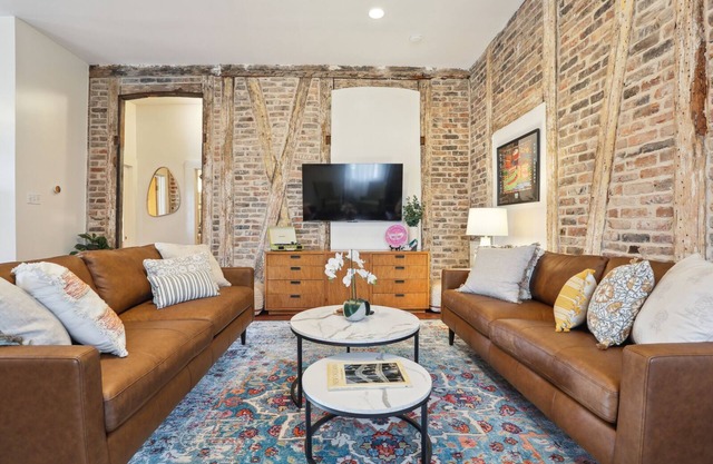 Historic Irish Channel Home, Blocks to Magazine St. and St. Charles Ave.