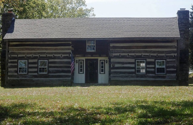 Historic Log Cabin - Farm - Near RRG and Lex. Winter retreat rates available