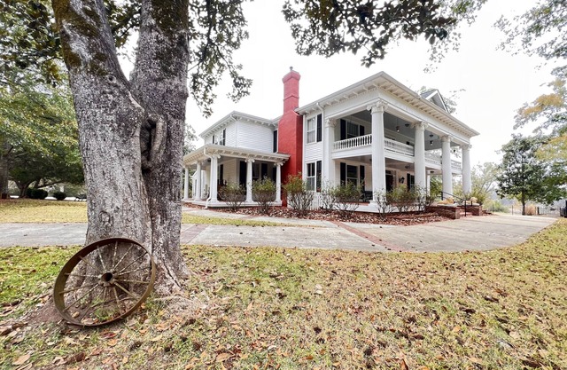 Historic Mansion and Cottage on 80 acres close to Warm Springs.