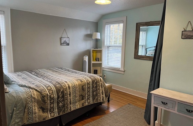 Historic Twin Tudors Inn Northwest Room (KP1400NW)