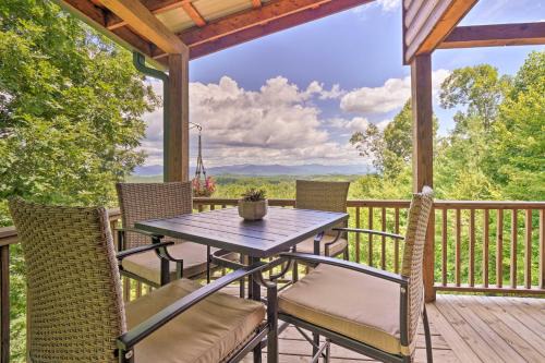 Hiwassee Hideaway Cabin with Mountain Views!