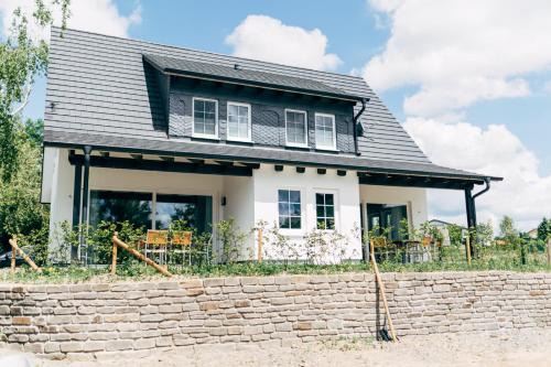 Hof Köhne - Haus Landvergnügen links