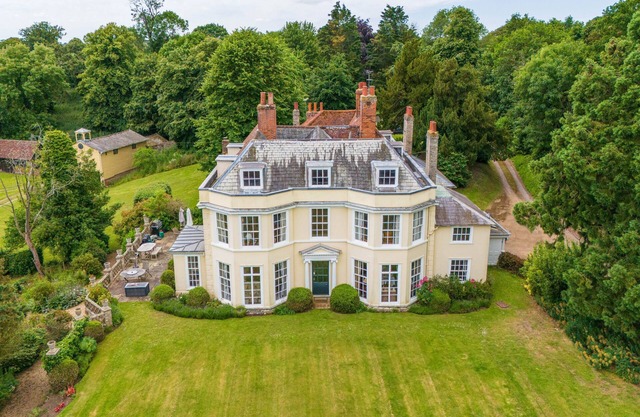 Holbecks House by Group Retreats