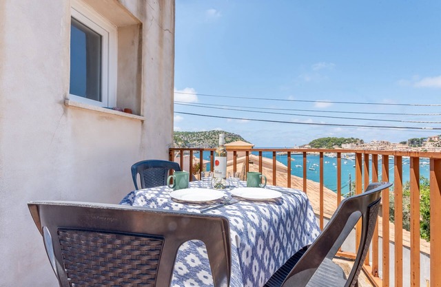 Holiday Apartment Los Olivos with Wi-Fi & Balcony