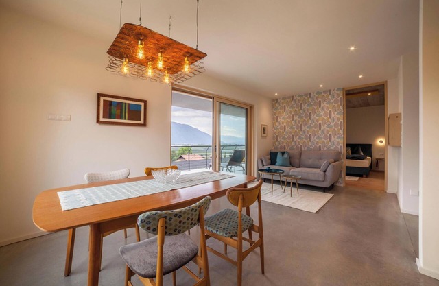 Holiday Apartment "Das Eckige" with Mountain View, Wi-Fi, Garden & Terrace