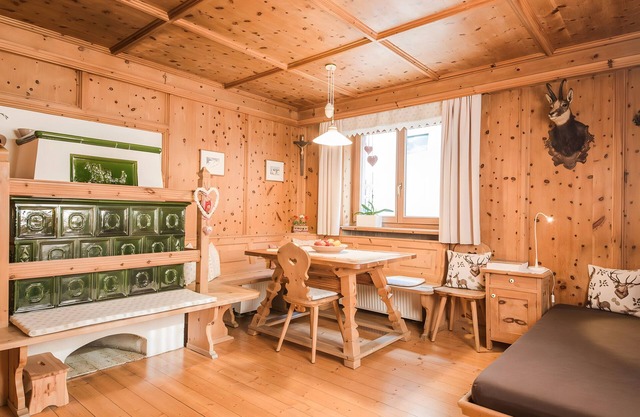 Holiday Apartment 'Draxlhof Latsch' with Mountain View, Private Garden and Wi-Fi