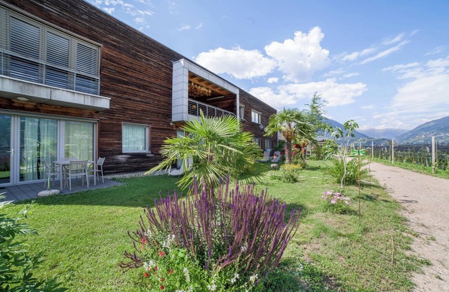 Holiday Apartment "Matthäus" with Mountain View, Wi-Fi, Garden & Terrace