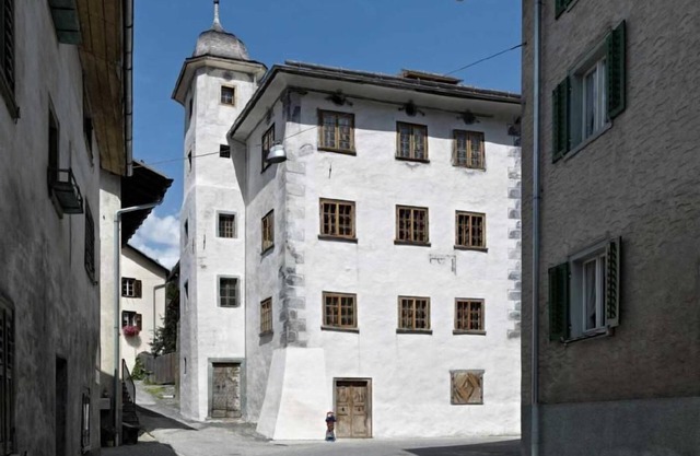 Holiday apartment Valendas for 1 - 4 persons with 2 bedrooms - Historical building