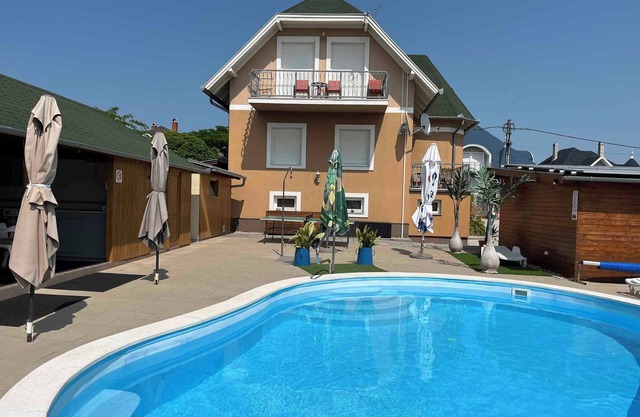 Holiday apartment with heated pool and internet
