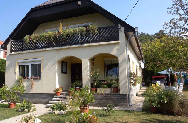 Holiday apartment with garden and barbecue