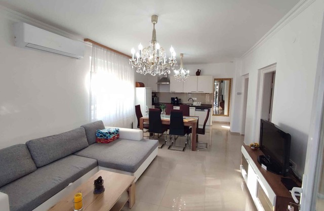 Holiday apartment with a panoramic view of the lake, near the water