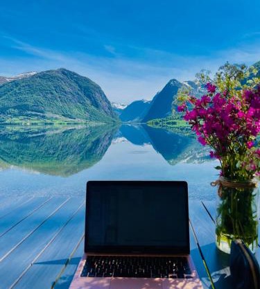 Holiday cabins with unmatched lake view in Jølster