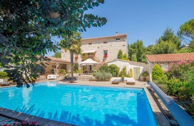 Holiday cottage in Pays de Cocagne, peaceful with large swimming pool