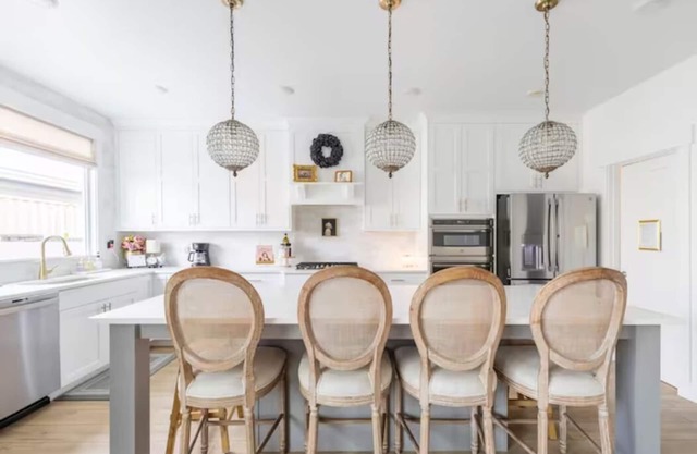 Holiday Family Retreat, Modern Townhome, Home Theater, Gas Fireplace & Mountains