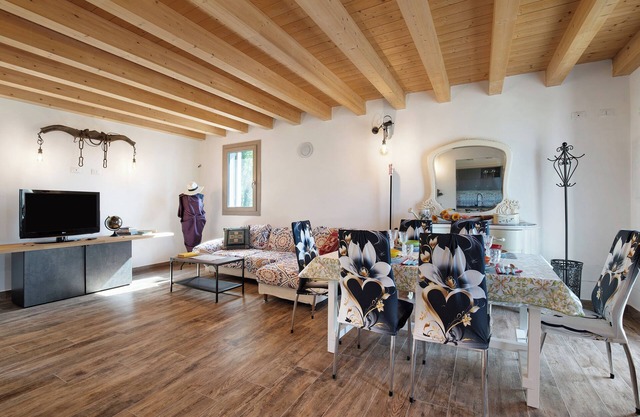 Holiday Home 'Corte Dell'Angelo' with Private Garden and Wi-Fi